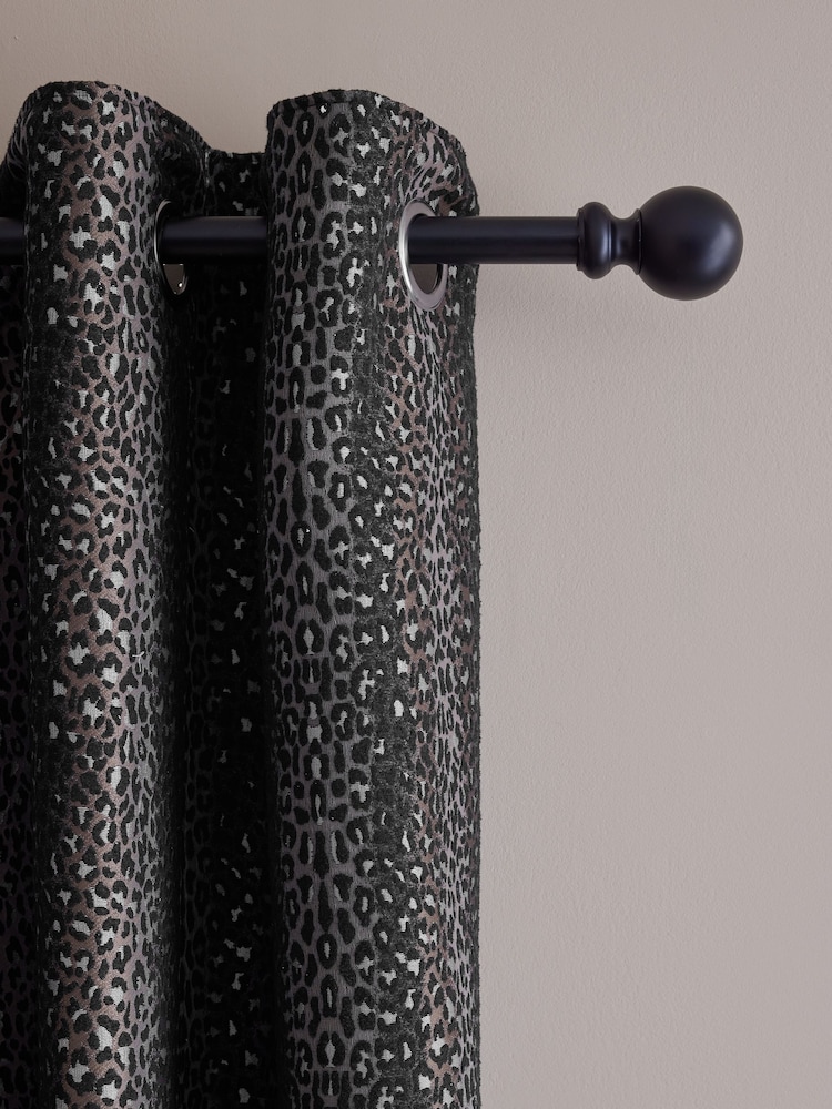 Jacquard Eyelet Lined Curtains - صورة 1 من 5 Jacquard Eyelet Lined Curtains - صورة 1 من 5