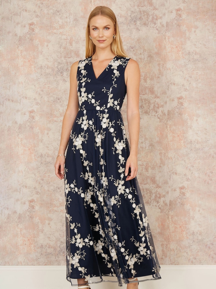 Yumi Mesh Embroidered Maxi Dress - Imagen 1 de 5 Yumi Mesh Embroidered Maxi Dress - Imagen 1 de 5
