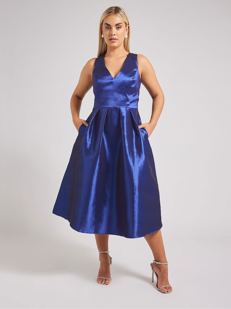 Yours Curve Blue London V-Neck Pleated Dress With Pockets - Image 1 of 5