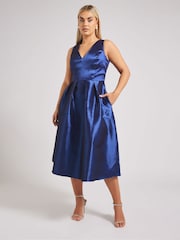 Yours Curve Blue London V-Neck Pleated Dress With Pockets - Image 2 of 5