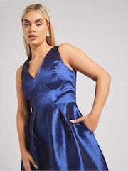 Yours Curve Blue London V-Neck Pleated Dress With Pockets - Image 4 of 5