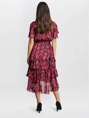 Vestido negro escalonado con cintura elástica Lottie de Gina Bacconi - Imagen 2 de 5