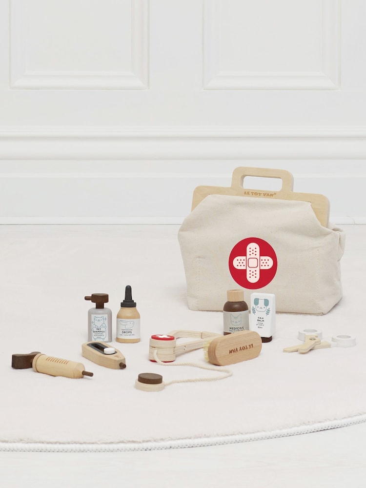 Le Toy Van Animal Vet Pet Set - Image 4 of 4
