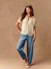 Ecru - Sheer Tufty Button Down Short Sleeve Top - Imagem 4 de 9