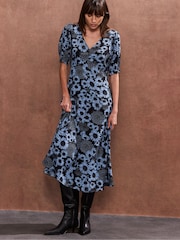 Ro&Zo Blue Daisy Print Ruched Front Dress - Image 5 of 5