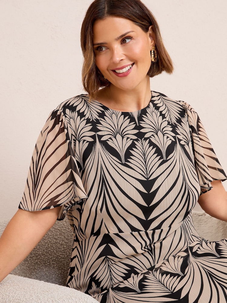 Friends Like These Black Curve Short Sleeve Chiffon Tiered Maxi Dress - Image 2 of 4