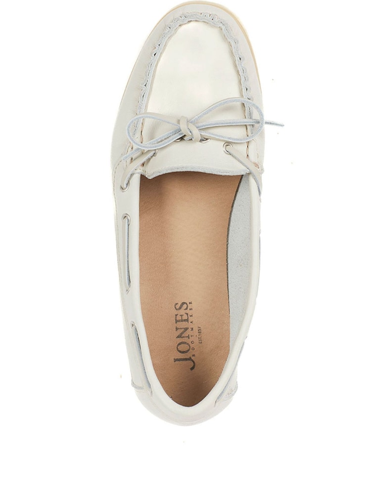 Jones Bootmaker White Penella Hand Stitched Leather Moccasins - Image 4 of 5