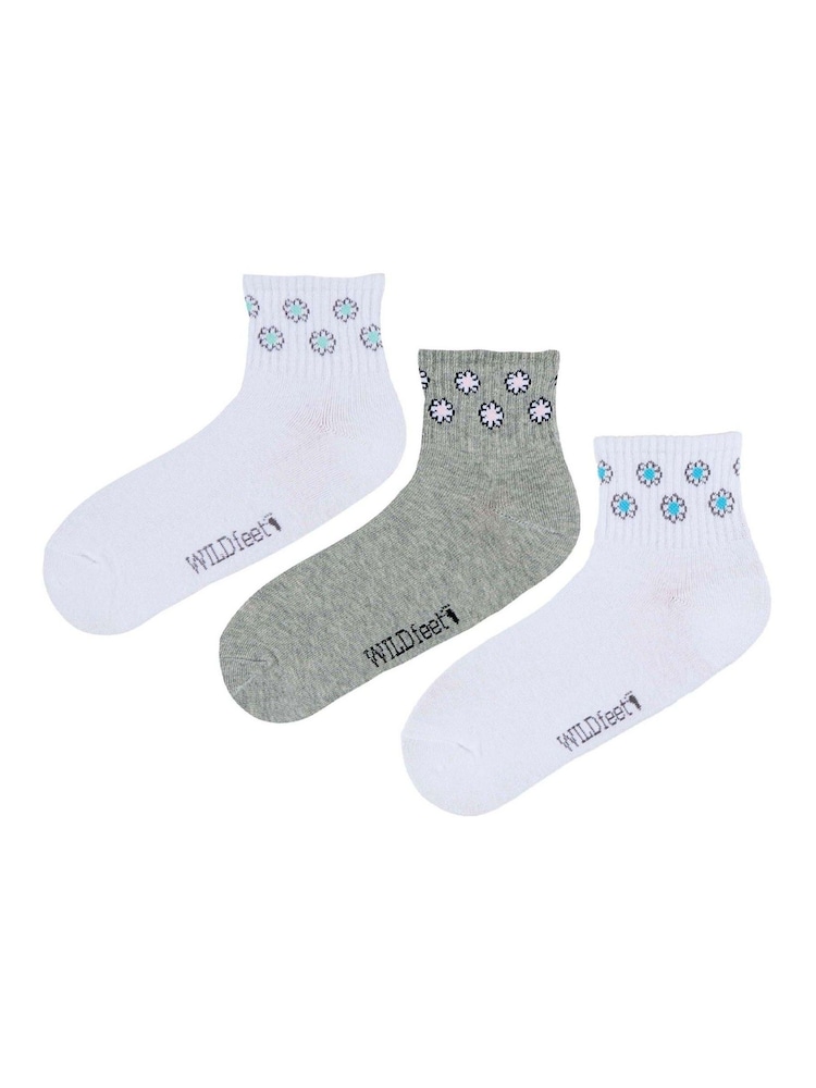 Wild Feet White Quarter Length Sporty Crew Socks - Image 2 of 7 Wild Feet White Quarter Length Sporty Crew Socks - Image 2 of 7