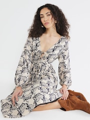 River Island Black V-Neck Printed Maxi Dress - Image 2 of 5