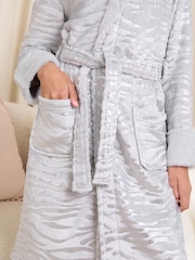 Silver Zebra - Lipsy Soft Touch Shawl Collar Dressing Gown (5-16yrs) - صورة 2 من 4