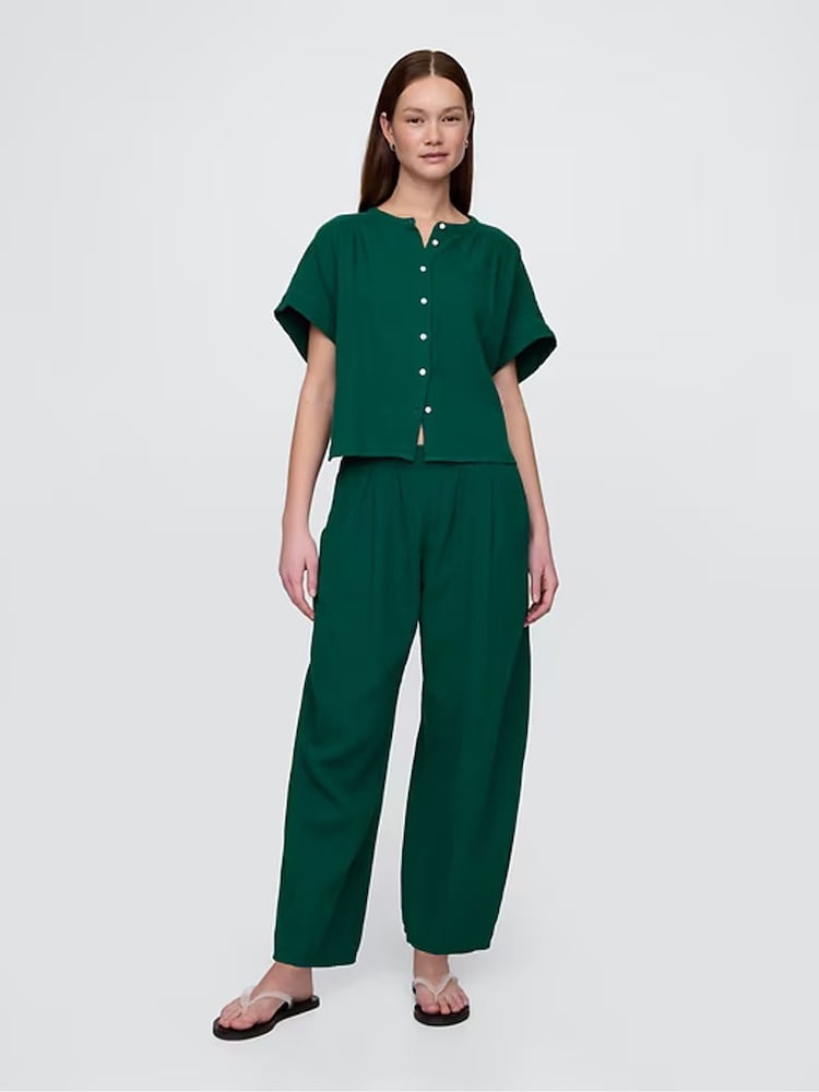 Verde - Pantalones de gasa de algodón 100 % en tejido arrugado y pernera tipo barril de Gap - Imagen 1 de 12