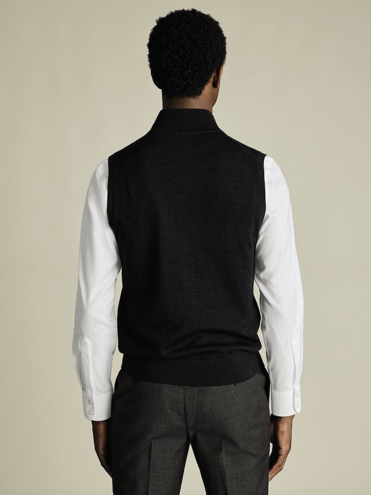 Charles Tyrwhitt Weste aus reiner Merinowolle mit Reißverschluss - Bild 2 von 3 Charles Tyrwhitt Weste aus reiner Merinowolle mit Reißverschluss - Bild 2 von 3