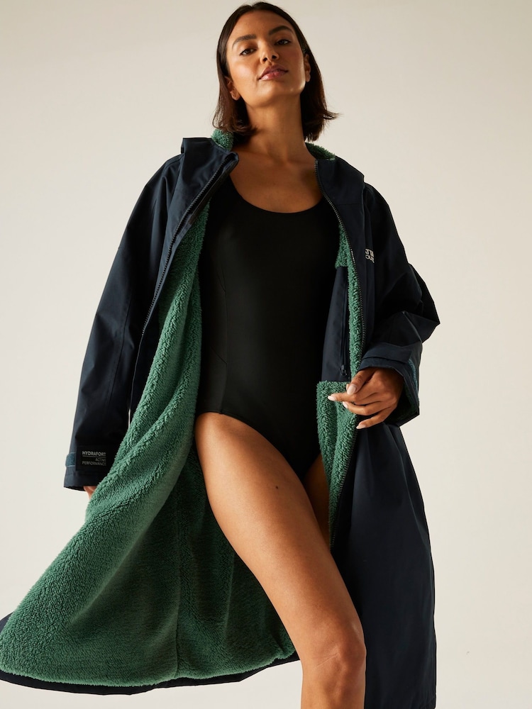 Regatta Black Adult Waterproof Changing Robe - Image 1 of 9