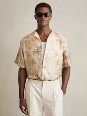 Reiss Soft Sage Green Yoshi Jungle Print Cuban-Collar Shirt - Image 1 of 5