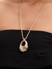 Jon Richard Gold Tone Polished Ridged Long Pendant - Image 2 of 3