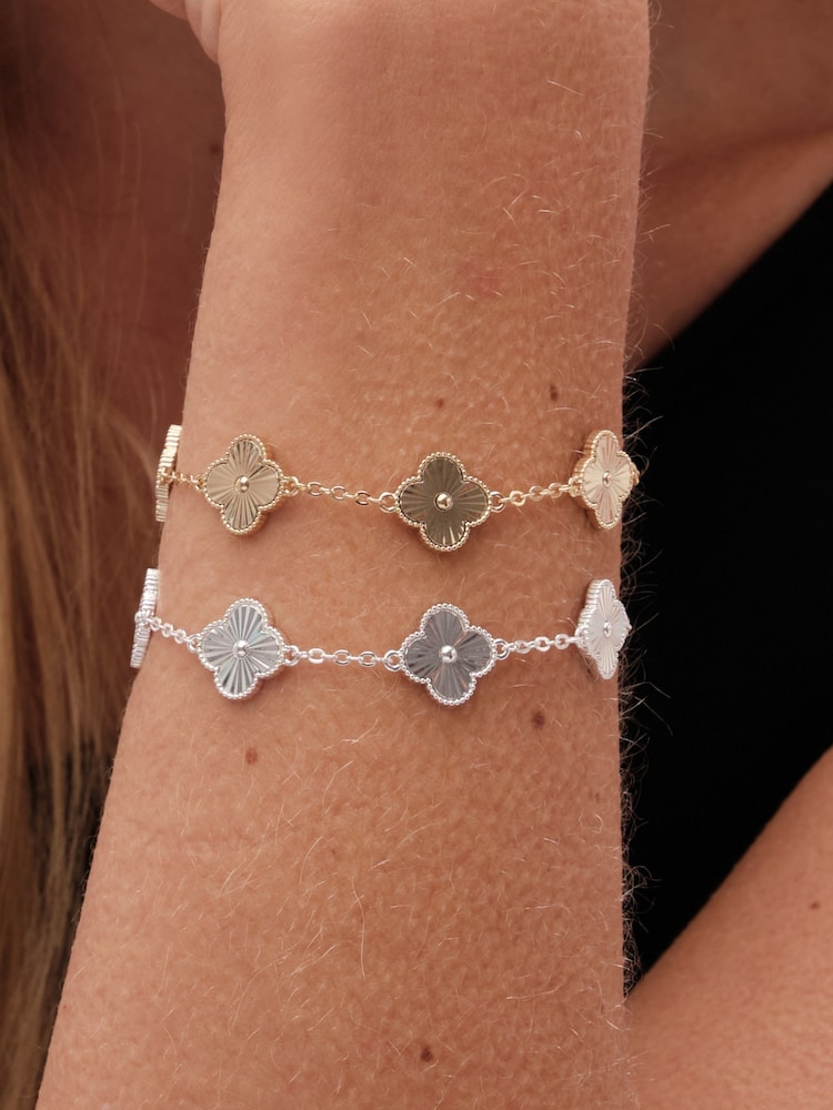 Jon Richard Gold Tone Diamond Cut Clover Bracelet - Image 2 of 3