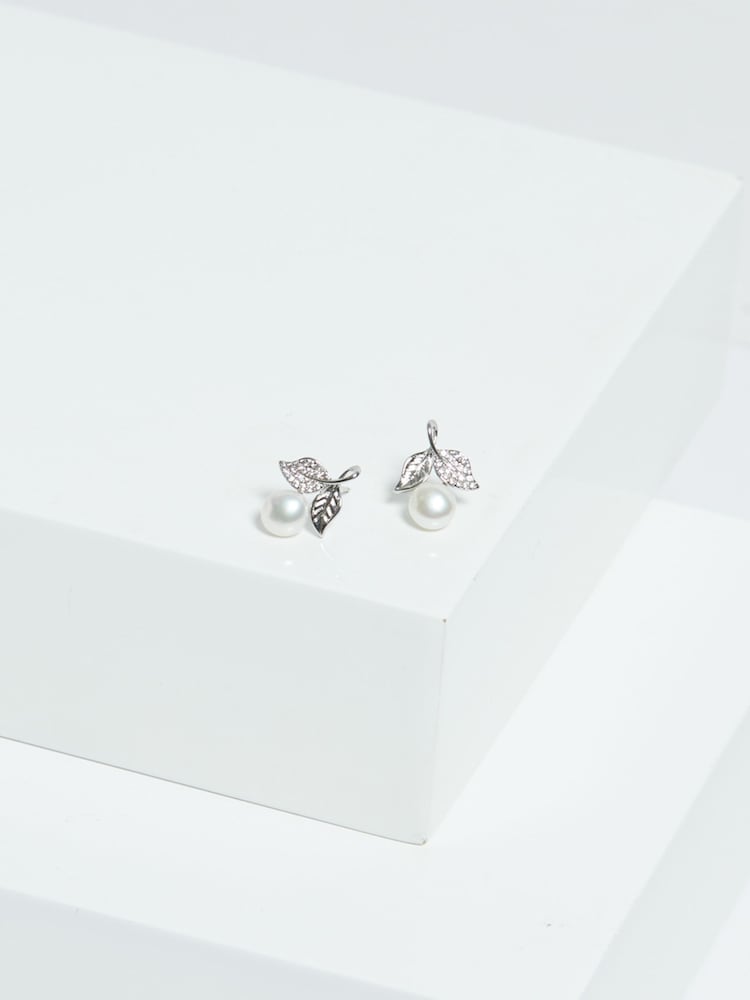 Jon Richard Silver Tone Leaf Cubic Zirconia And Pearl Earrings - Image 4 of 4