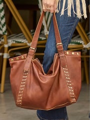 Bolso de cuero lavado con hebillas y tachuelas de Joe Browns - Imagen 5 de 6