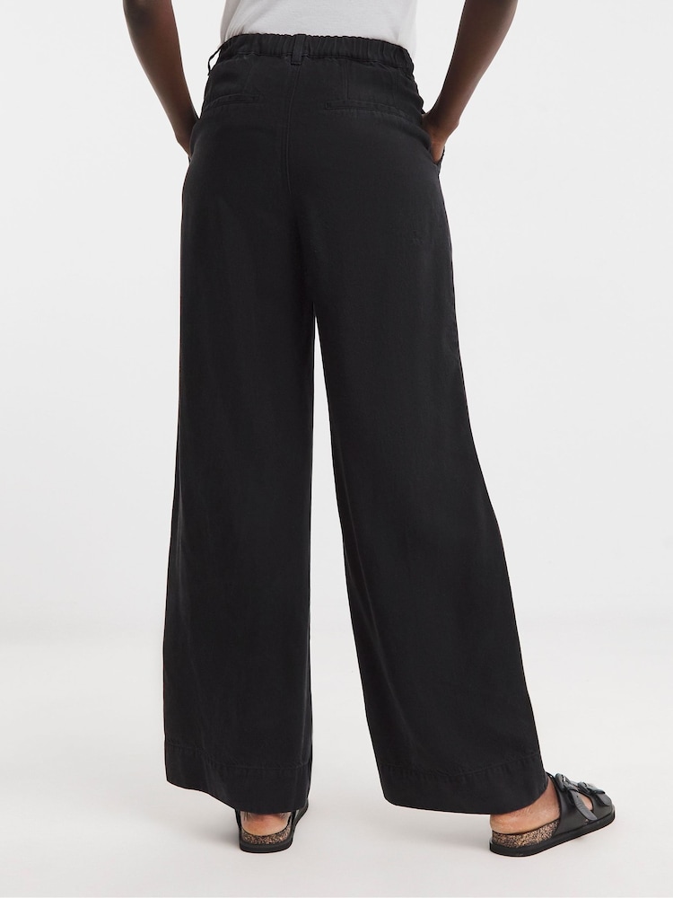 JD Williams Black Lightweight Pleated Wide Leg Jeans - Image 2 of 4