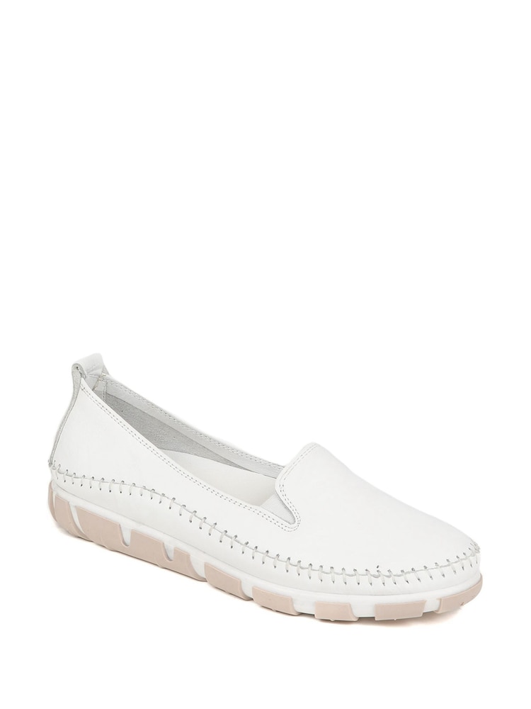 Pavers White Slip-Ons Leather Pumps - Image 2 of 5