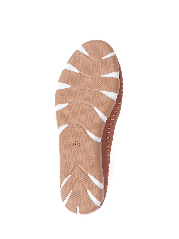 Pavers Tan Slip-Ons Leather Pumps - Image 5 of 5 Pavers Tan Slip-Ons Leather Pumps - Image 5 of 5