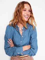 Boden Smocked Neck Denim Shirt - Imagen 1 de 5