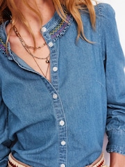 Boden Smocked Neck Denim Shirt - Imagen 2 de 5