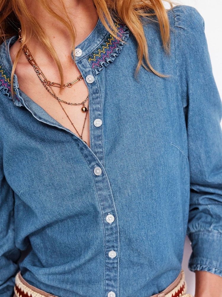 Boden Smocked Neck Denim Shirt - Imagen 2 de 5