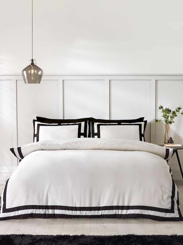 Catherine Lansfield So Soft Mono Panel Duvet Cover Set - Изображение 1 из 3