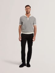 كريم - قميص بولو Gregry منسوج بكم قصير من القطن 100% بدرزات صغيرة من Ted Baker - صورة 2 من 6