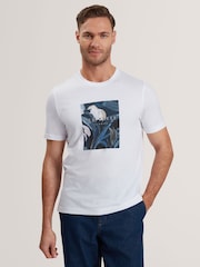 Weiß - Ted Baker Justino Short Sleeve Box Print Graphic 100% Cotton T-Shirt - Bild 1 von 7