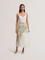 Ted Baker White Daniiaa-Pleated Skirt With Knit V-Neck Tank Top - Image 4 of 6