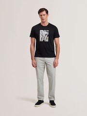 Schwarz - Ted Baker Justino Short Sleeve Box Print Graphic 100% Cotton T-Shirt - Bild 1 von 8