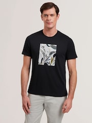 Schwarz - Ted Baker Justino Short Sleeve Box Print Graphic 100% Cotton T-Shirt - Bild 2 von 8