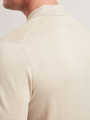 كريم - Ted Baker Nick Short Sleeve Silk Polo Shirt - صورة 4 من 6