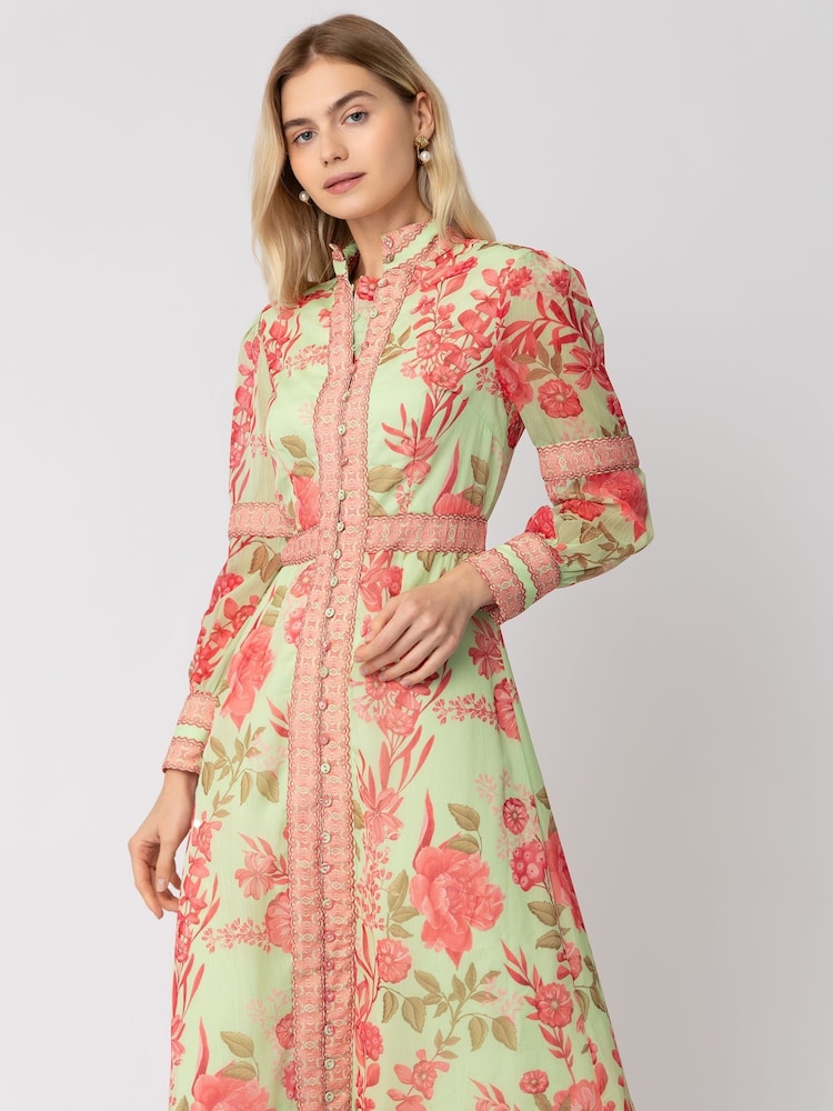 Verde - Raishma Aspen Alto Neck Long Sleeve Classic Fit Floral Dress - Imagen 3 de 3 Verde - Raishma Aspen Alto Neck Long Sleeve Classic Fit Floral Dress - Imagen 3 de 3