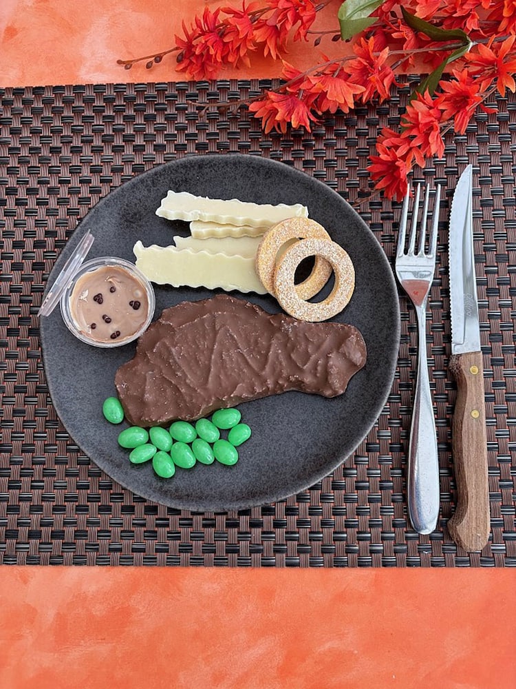 The Gourmet Chocolate Pizza Co Chocolate Traditional Steak and Chips - Image 2 of 4 The Gourmet Chocolate Pizza Co Chocolate Traditional Steak and Chips - Image 2 of 4