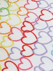 Catherine Lansfield Rainbow Hearts Cosy Fleece Fitted Sheet - Imagem 2 de 2