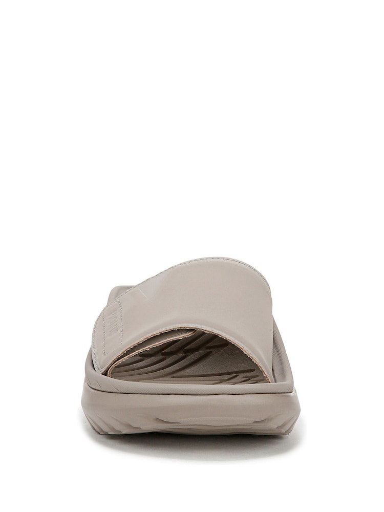 Vionic Unisex Rejuvenate Recovery Arch Support Sandals - Image 4 of 7