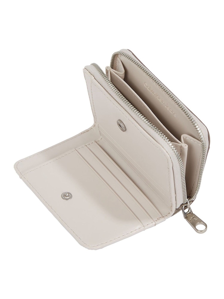 לבן - Calvin Klein Medium Zip Wallet - Image 3 of 4
