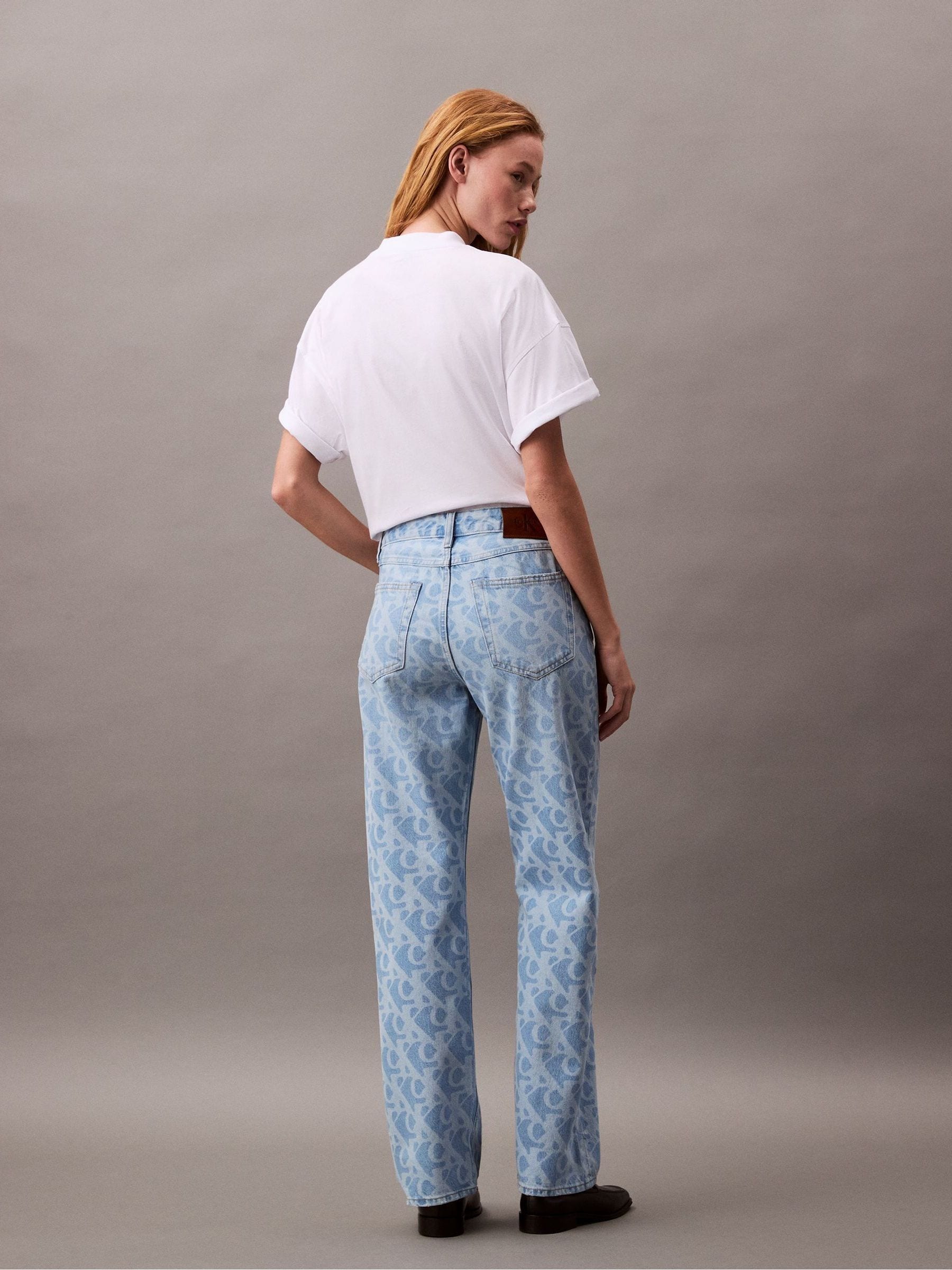 Przeglądaj Calvin Klein Signature 90'S Straight Jeans z Next