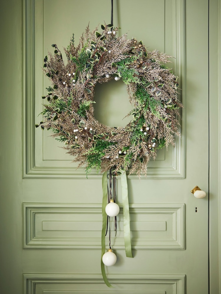 Everlands Green and Champagne Tones 60cm Christmas Berries and Foliage Wreath - Image 2 of 4 Everlands Green and Champagne Tones 60cm Christmas Berries and Foliage Wreath - Image 2 of 4