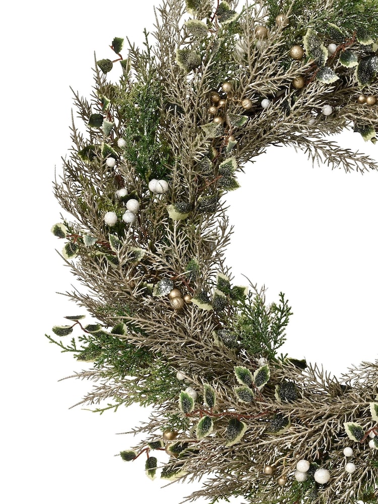Everlands Green and Champagne Tones 60cm Christmas Berries and Foliage Wreath - Image 4 of 4 Everlands Green and Champagne Tones 60cm Christmas Berries and Foliage Wreath - Image 4 of 4