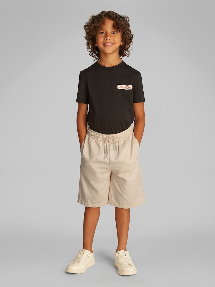 شورت مريح من الكتان من Calvin Klein - صورة 1 من 5