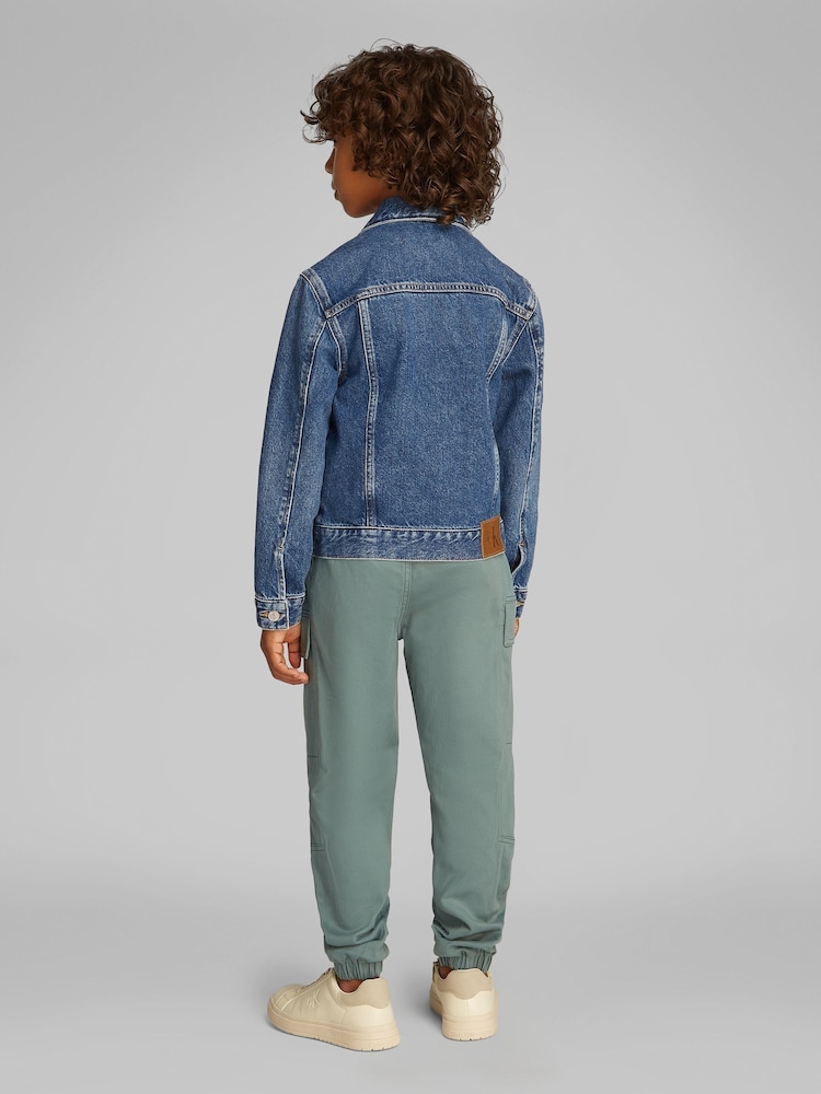 Chaqueta vaquera estilo camionero de Calvin Klein - Imagen 2 de 5