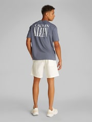 Сірий - Calvin Klein 100% Cotton Serif Font Graphic футболки - Image 3 of 7