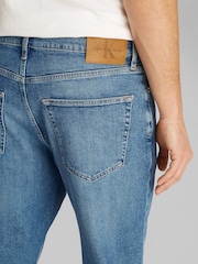 Calvin Klein Tapered Dad Jeans - Imagen 4 de 6