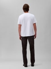 أبيض - تيشرت مريح رياضي قطن 100% من Calvin Klein - Image 3 of 6