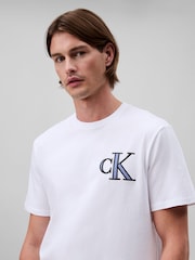 أبيض - تيشرت مريح رياضي قطن 100% من Calvin Klein - Image 4 of 6