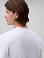 أبيض - تيشرت مريح رياضي قطن 100% من Calvin Klein - Image 5 of 6